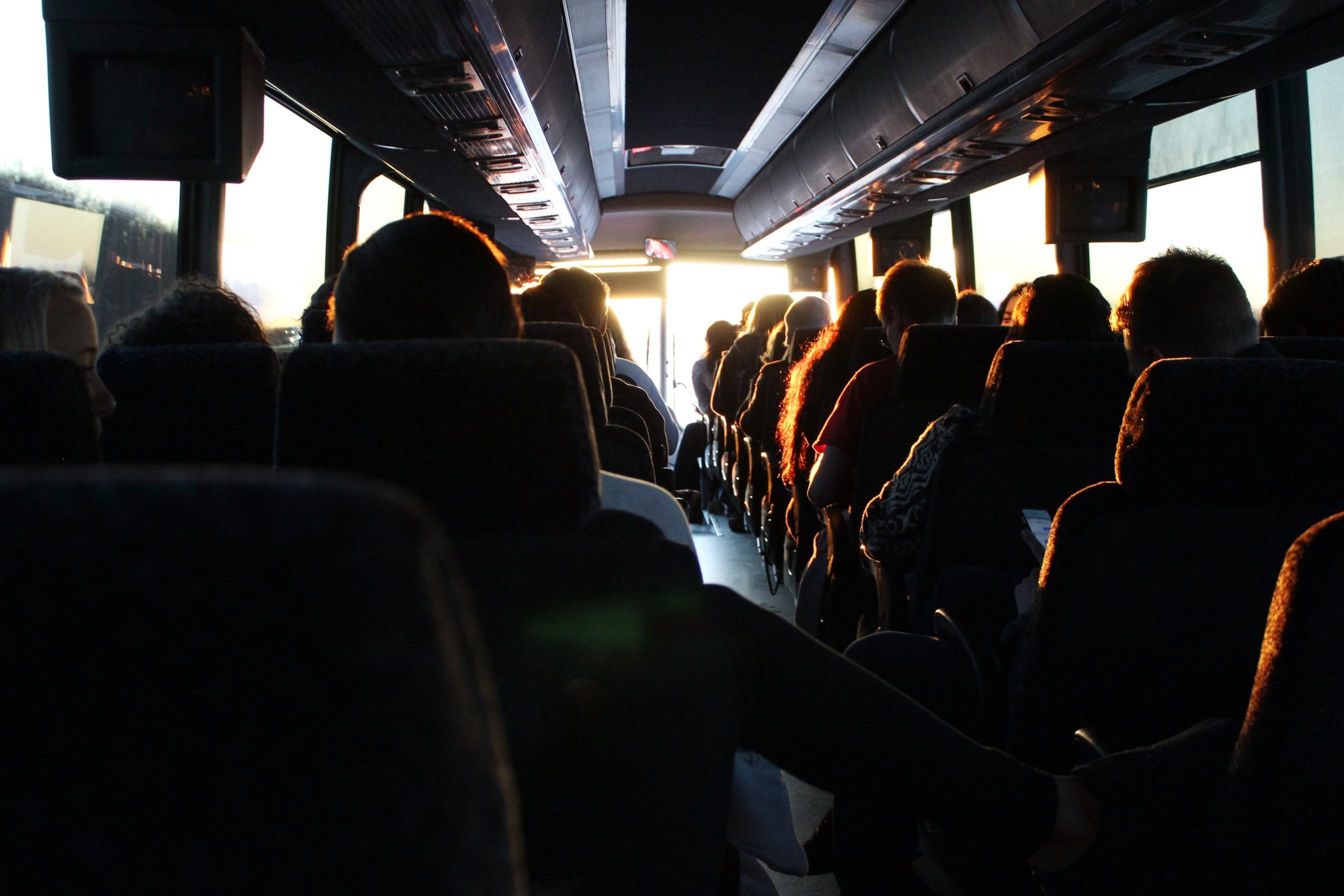 Menschen in einem Omnibus